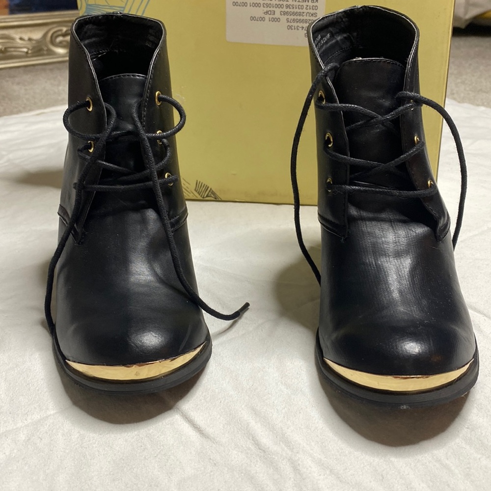 Beautiful black boot booties maybe vintage style!
